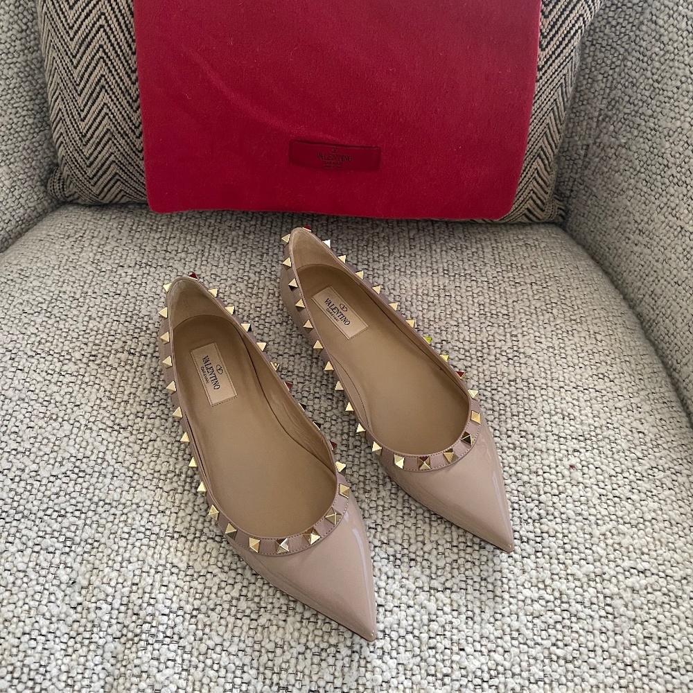 Authentic Valentino Garavani Rockstud leather point-toe flats